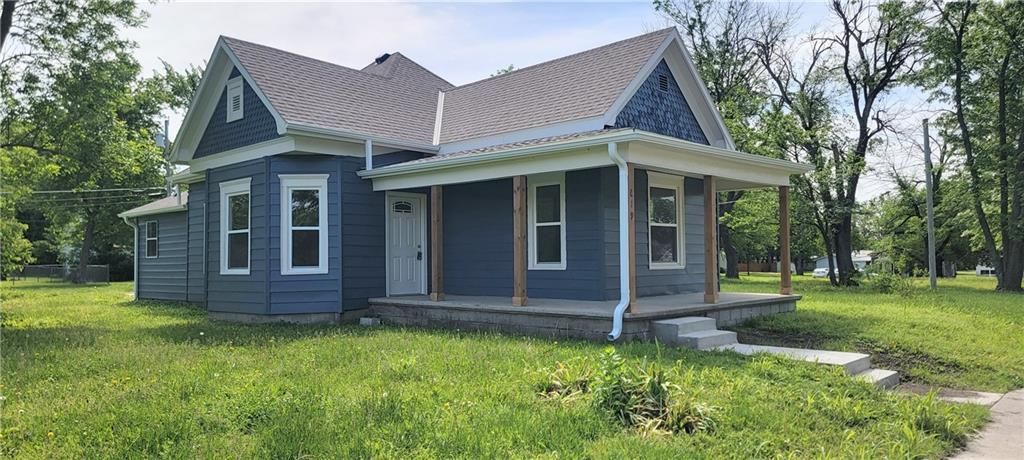 619 N Cottonwood Street, Iola, KS 66749 Main Photo