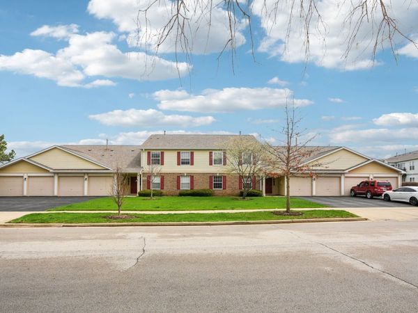 402 Woodview Circle , Unit D, Elgin, IL 60120