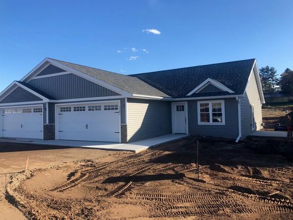 5055 Maple Leaf Path, Eau Claire, WI 54703
