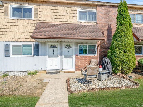 197 N Pointe Circle, Unit 197, Coram, NY 11727