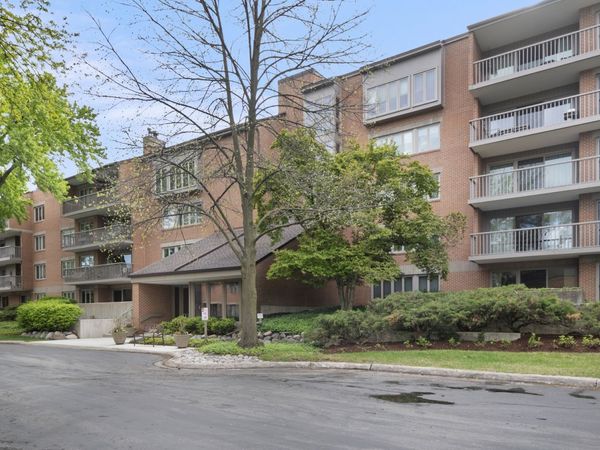 44 Park Lane , Unit 223, Park Ridge, IL 60068