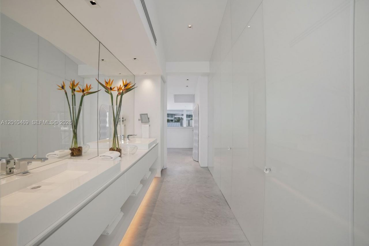 7815 Atlantic Way , Miami Beach, FL 33141 Photo