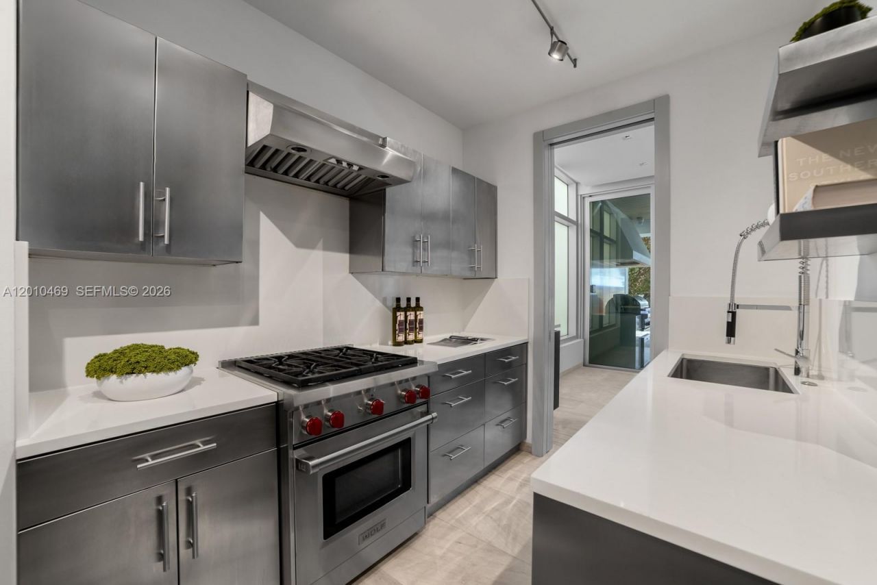 7815 Atlantic Way , Miami Beach, FL 33141 Photo