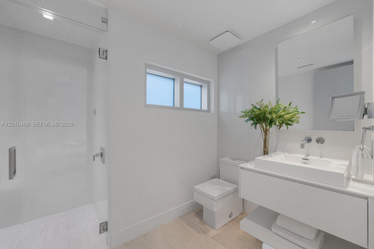 7815 Atlantic Way, Miami Beach, FL 33141 Photo