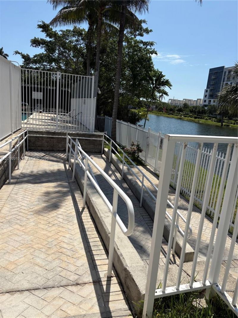 2086 NE 167th St , Unit 2-108, North Miami Beach, FL 33162 Photo