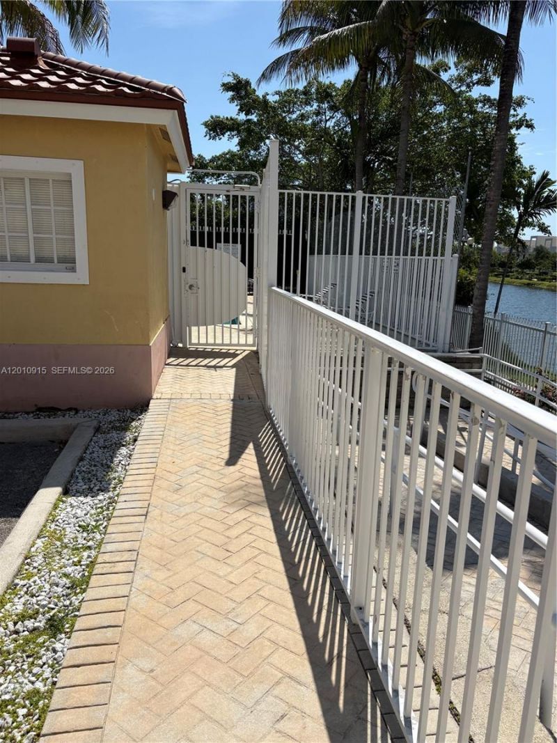 2086 NE 167th St , Unit 2-108, North Miami Beach, FL 33162 Photo