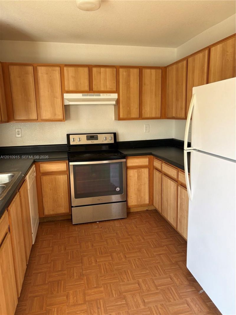 2086 NE 167th St , Unit 2-108, North Miami Beach, FL 33162 Photo