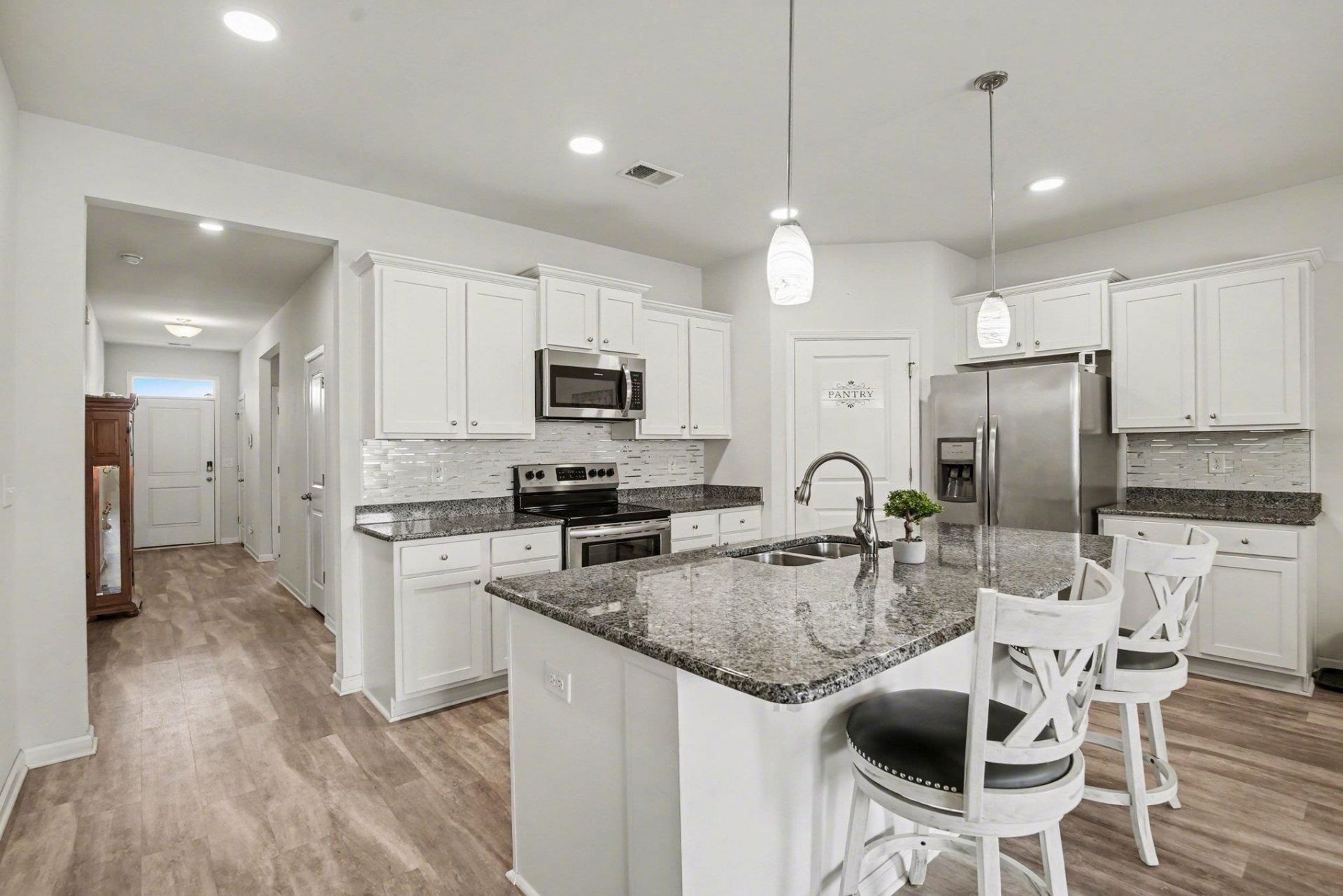 575 Affinity Dr. Photo 12