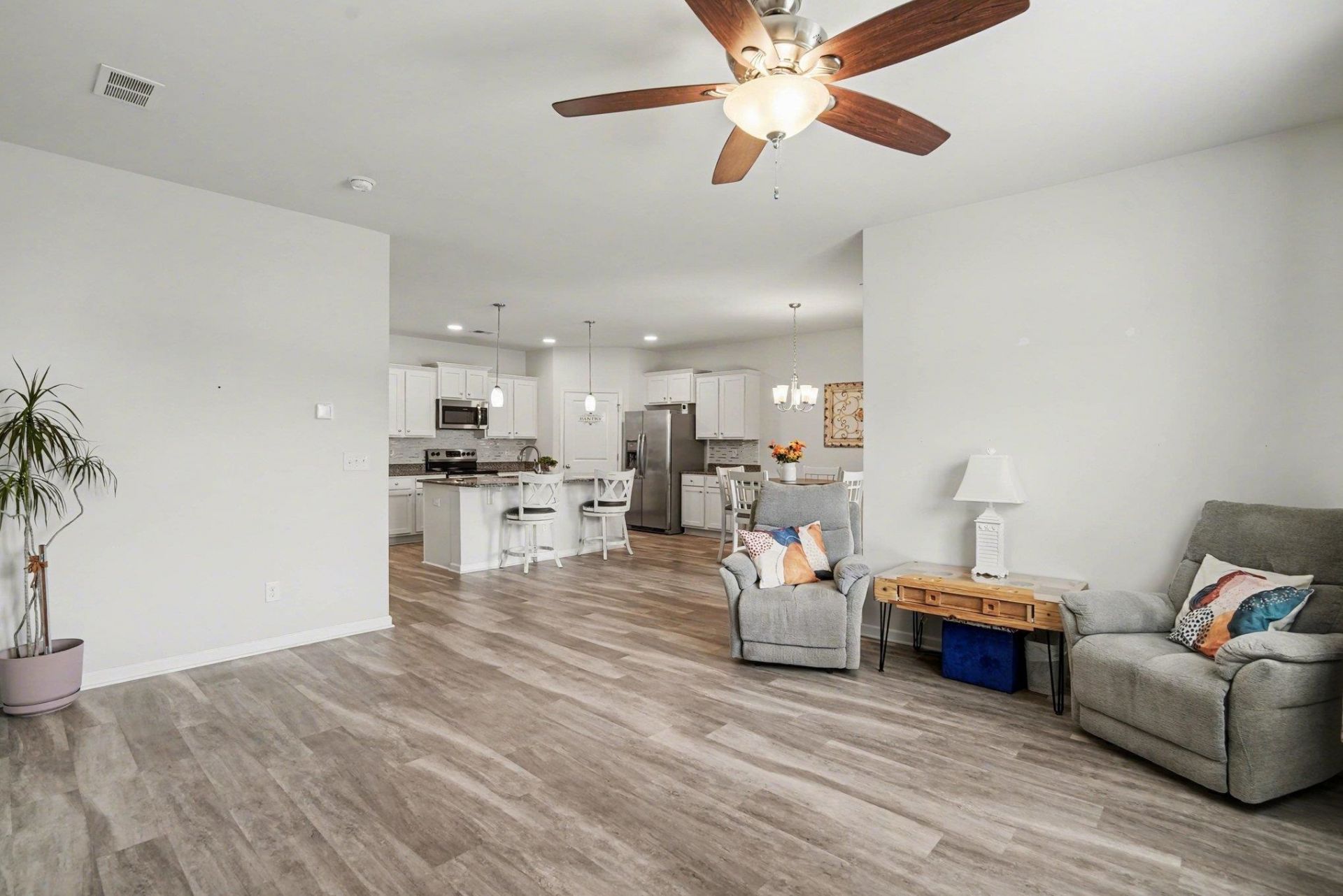 575 Affinity Dr. Photo 7