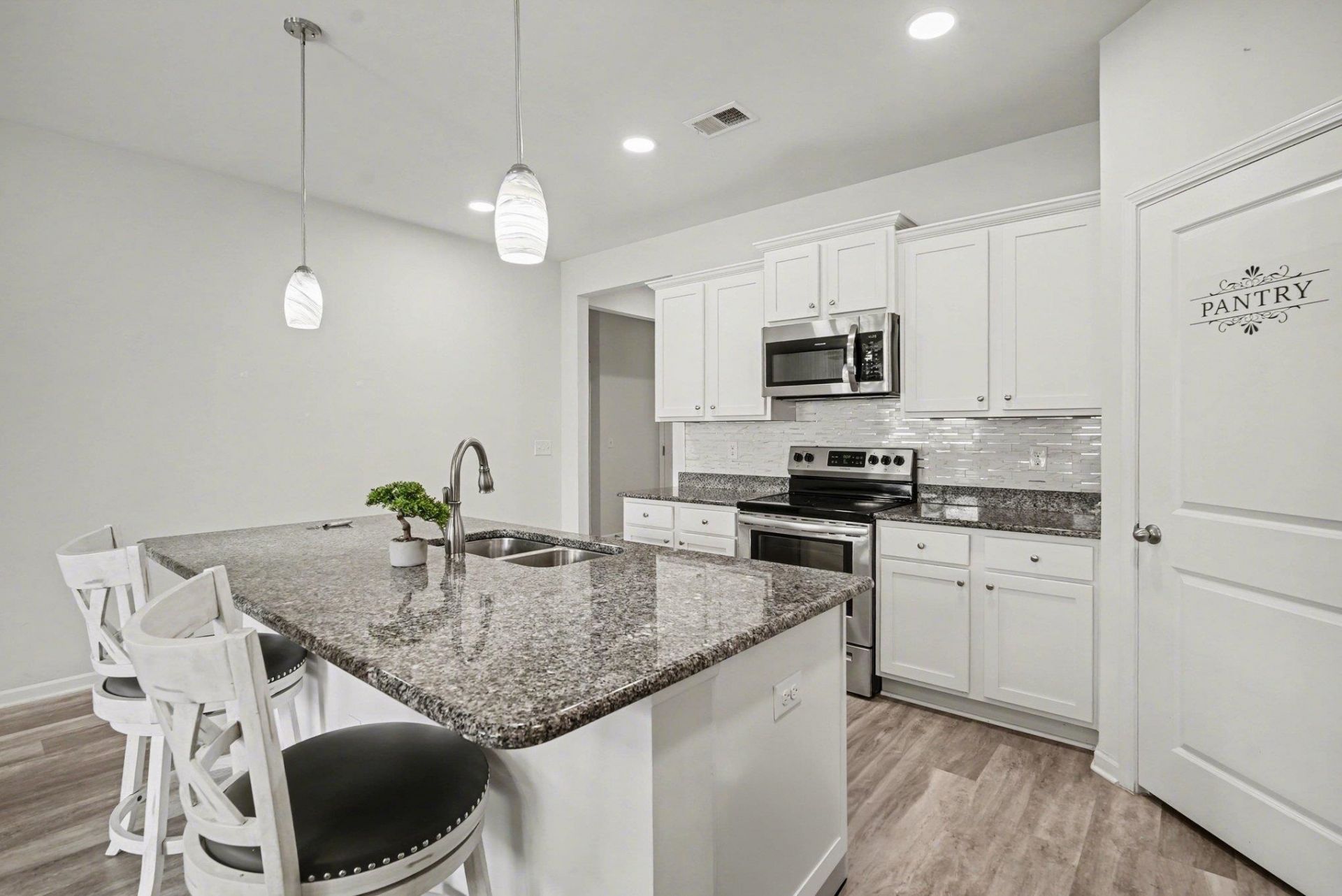 575 Affinity Dr. Photo 9
