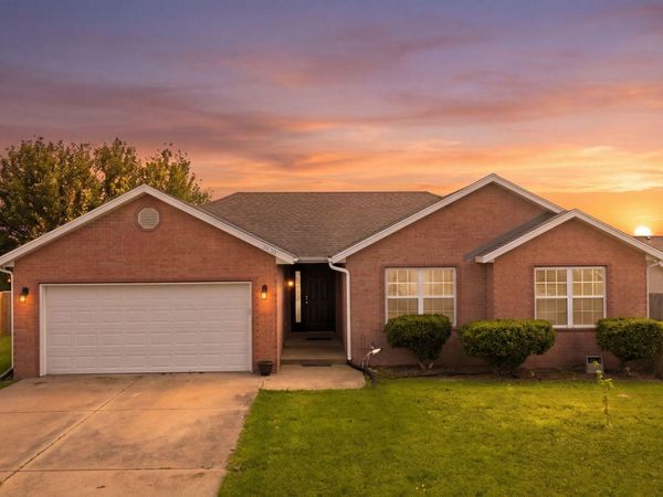 2610 E Moonlight Street, Republic, MO 65738