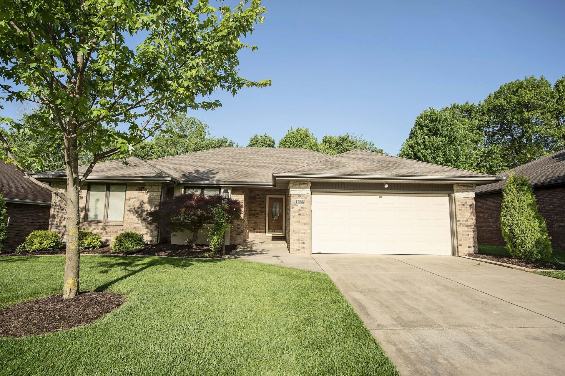 1027 S Karla Avenue, Springfield, MO 65804 Main Photo