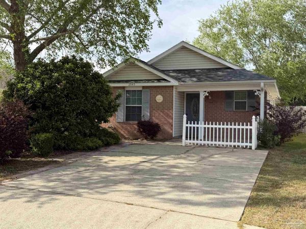 2545 Trailwood Dr, Cantonment, FL 32533