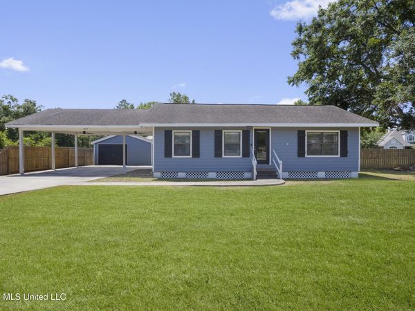 956 Old Spanish Trail, Bay Saint Louis, MS 39520