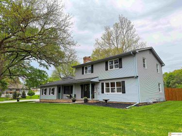 1016 Meadow Road , Omaha, NE 68154