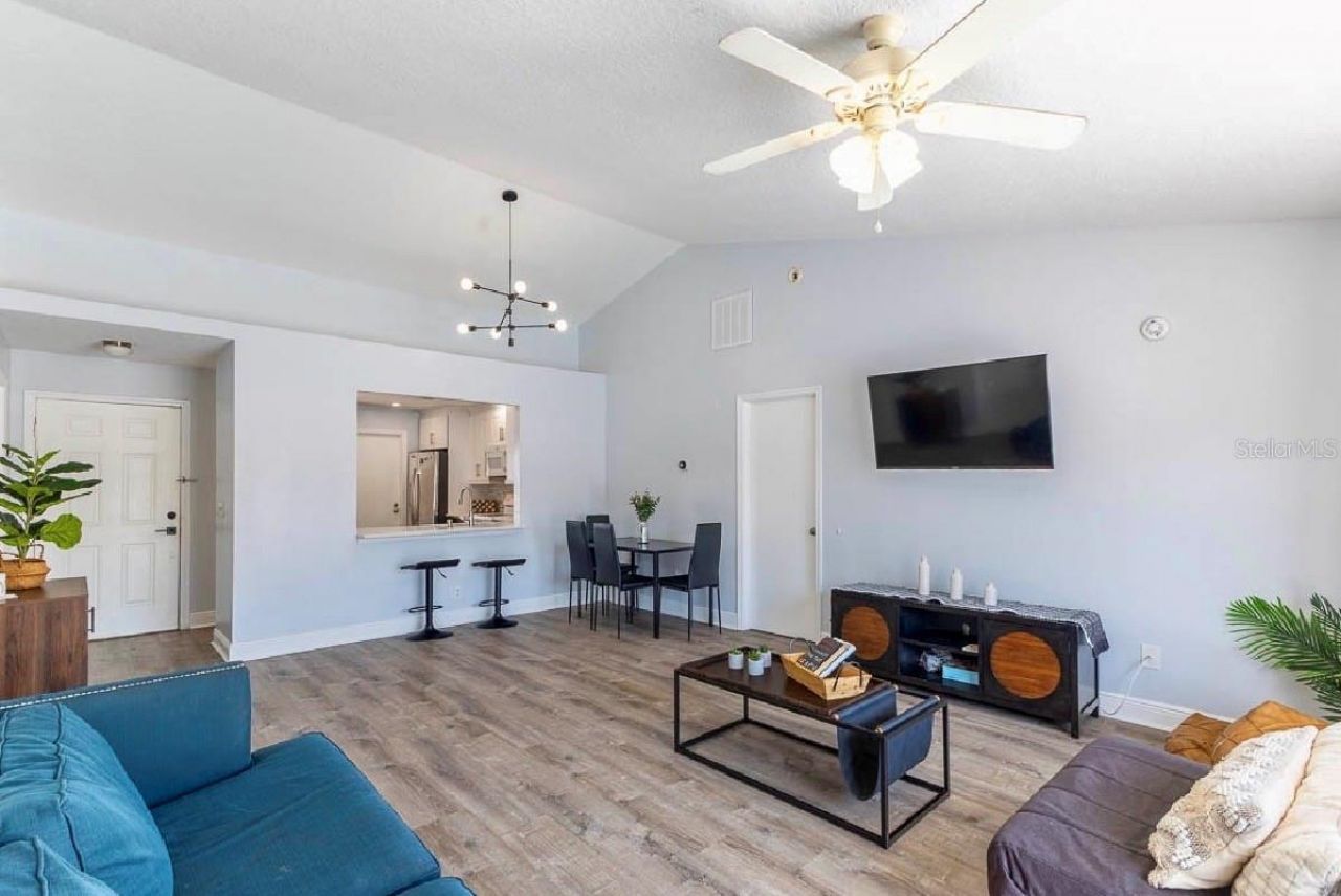 252 Hidden Springs Circle, Kissimmee, FL 34743 Photo