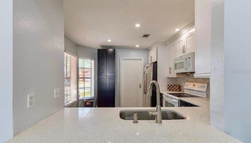 252 Hidden Springs Circle, Kissimmee, FL 34743 Photo