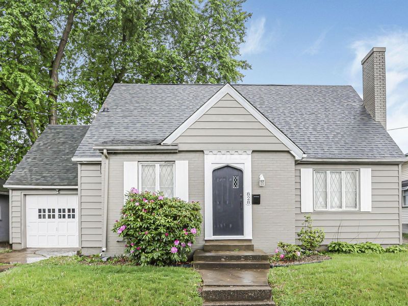 828 Lindbergh Avenue , Zanesville, OH 43701 Photo 1