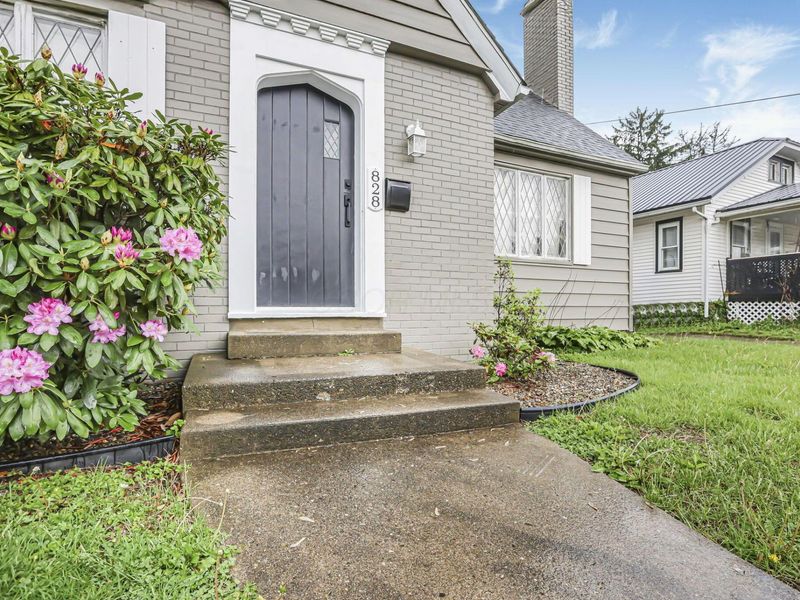 828 Lindbergh Avenue , Zanesville, OH 43701 Photo 3