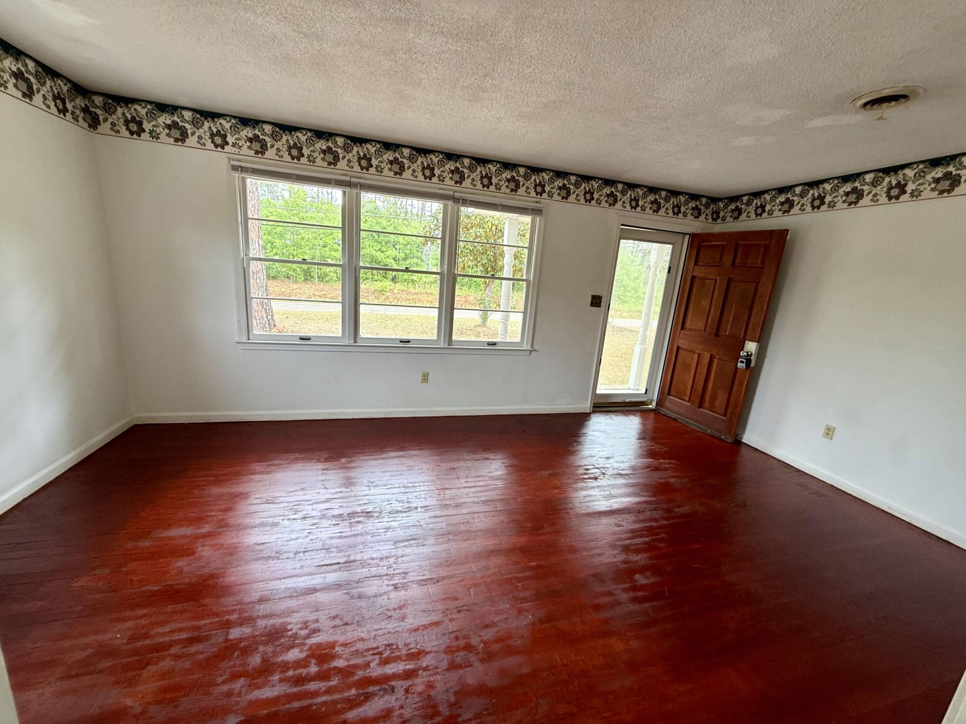 517 Winningham Road Photo 3