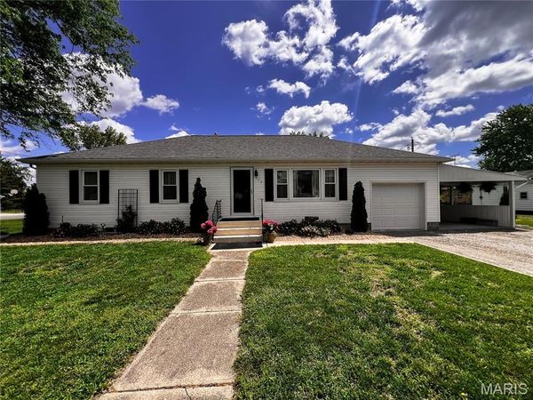 200 S Oak Street, Hoffman, IL 62250