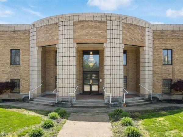542 W Park Avenue , Barberton, OH 44203