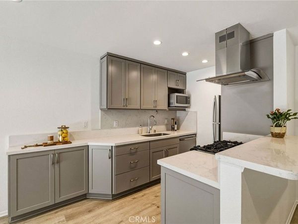 2411 Prospect Avenue, Unit 122, Hermosa Beach, CA 90254