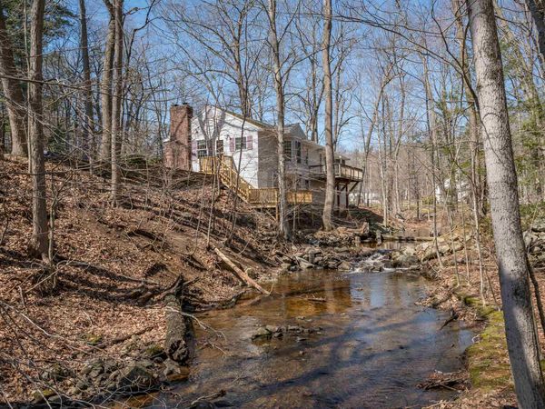226 Amesbury Road, Kensington, NH 03833