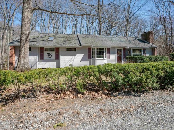 226 Amesbury Road, Kensington, NH 03833