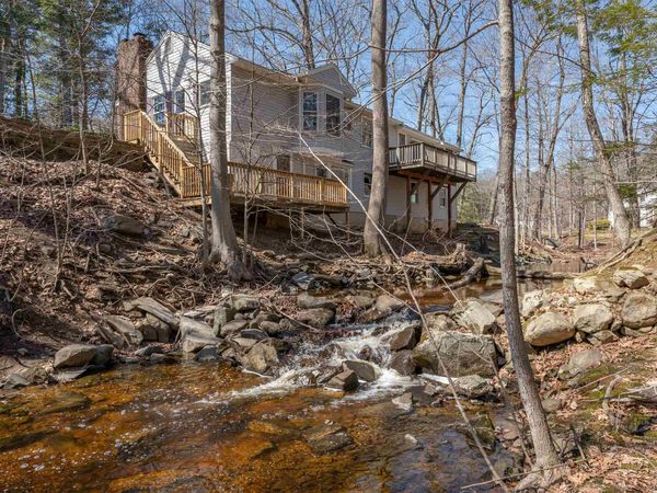 226 Amesbury Road, Kensington, NH 03833