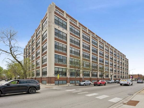 3963 W Belmont Avenue , Unit 316, Chicago, IL 60618
