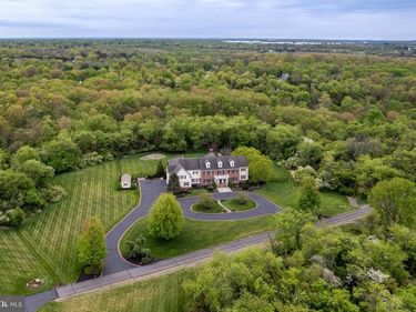24 MICHAEL WAY, PENNINGTON, NJ 08534
