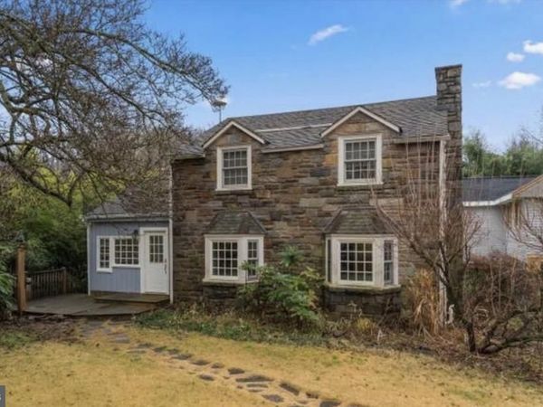4240 FAIRVIEW AVENUE, NEWTOWN SQUARE, PA 19073