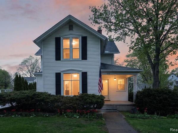516 W Washington Street , Howell, MI 48843