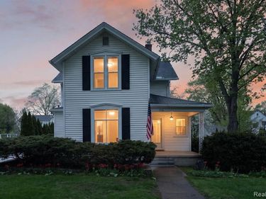 516 W Washington Street , Howell, MI 48843