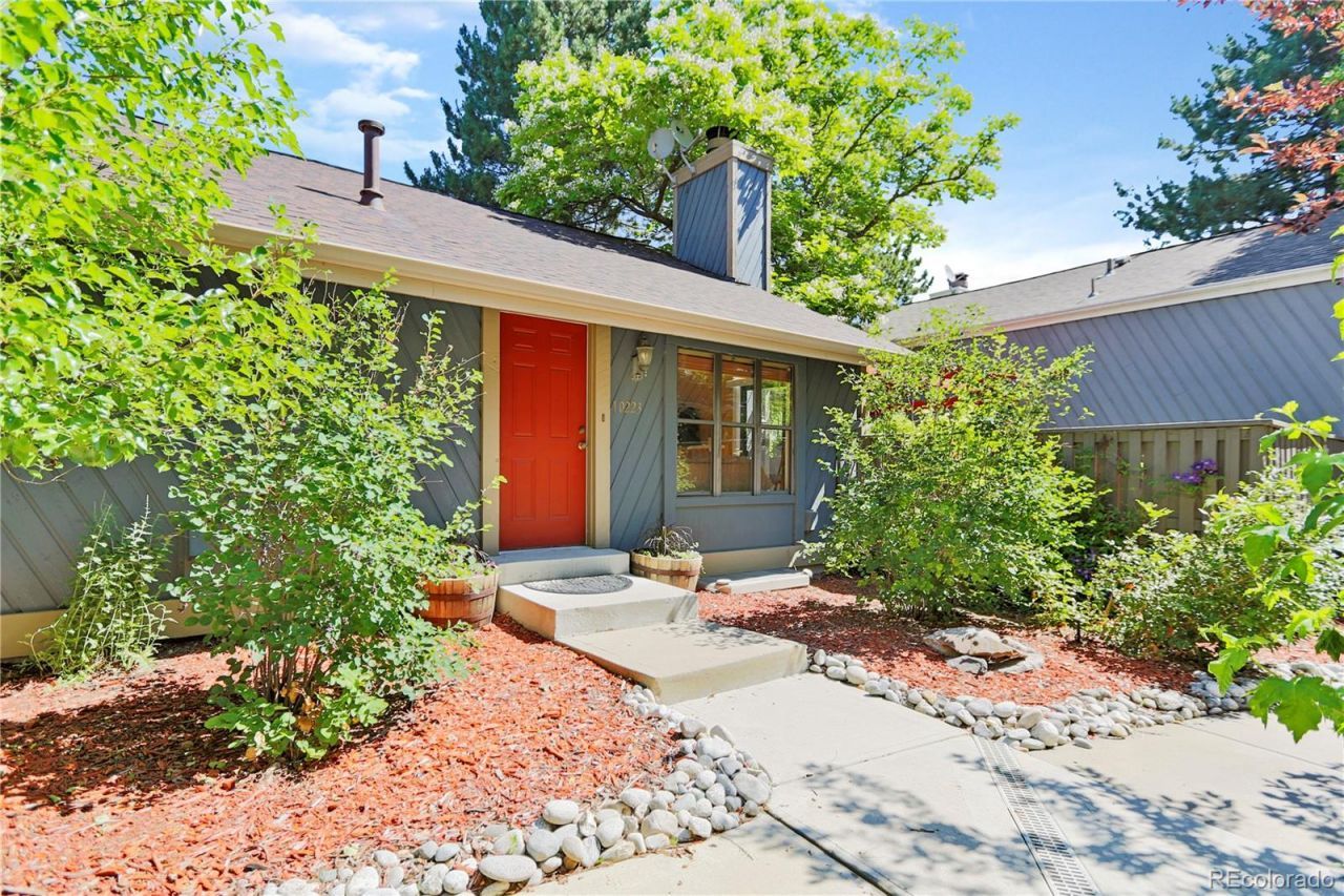 10223 E Peakview Avenue, Englewood, CO 80111 Main Photo