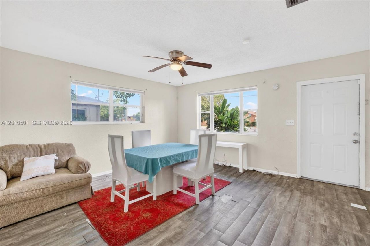 2437 NW 20th St, Fort Lauderdale, FL 33311 Photo
