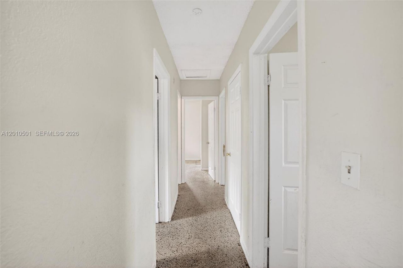 2437 NW 20th St, Fort Lauderdale, FL 33311 Photo