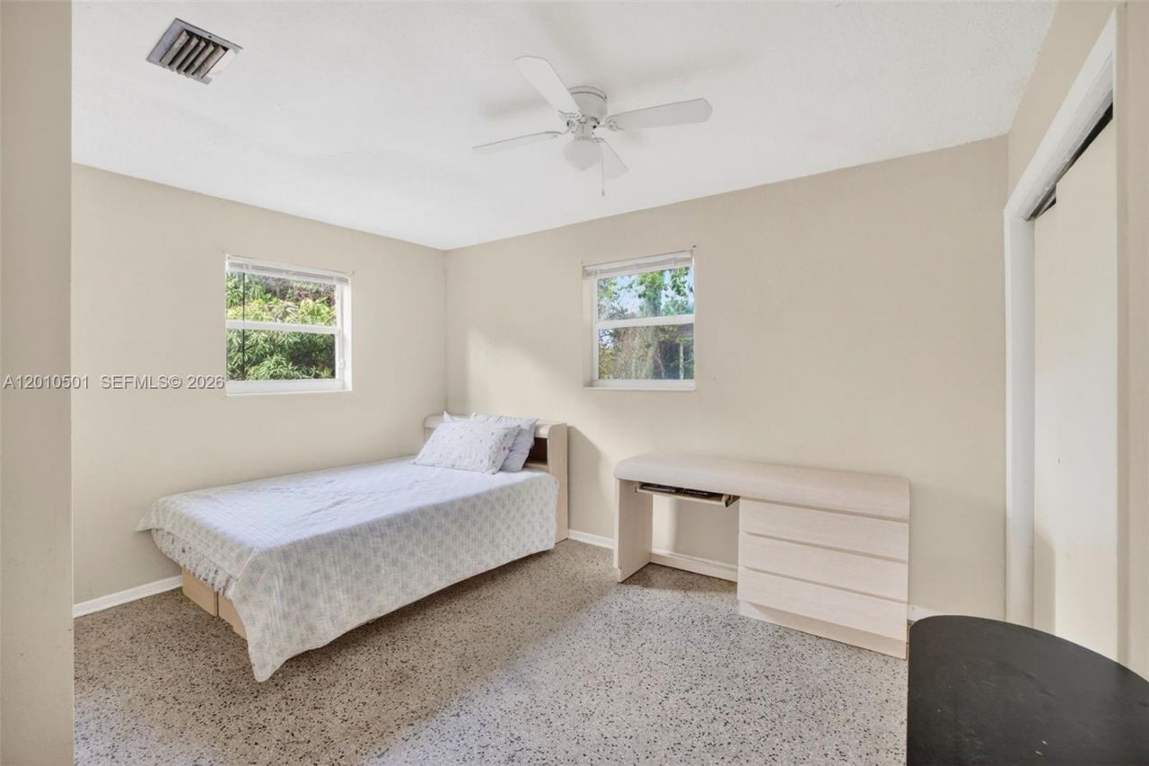 2437 NW 20th St, Fort Lauderdale, FL 33311 Photo