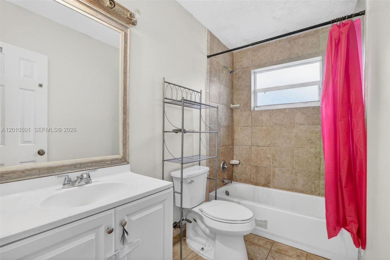 2437 NW 20th St, Fort Lauderdale, FL 33311 Photo