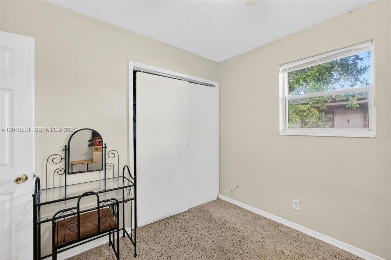 2437 NW 20th St, Fort Lauderdale, FL 33311 Photo