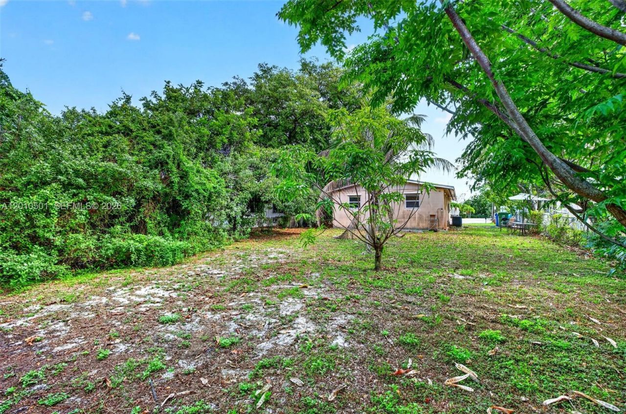2437 NW 20th St, Fort Lauderdale, FL 33311 Photo