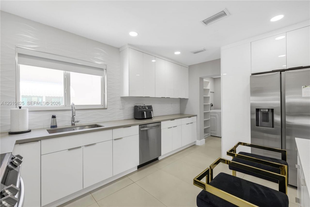 1104 N 13th Ter , Hollywood, FL 33019 Photo