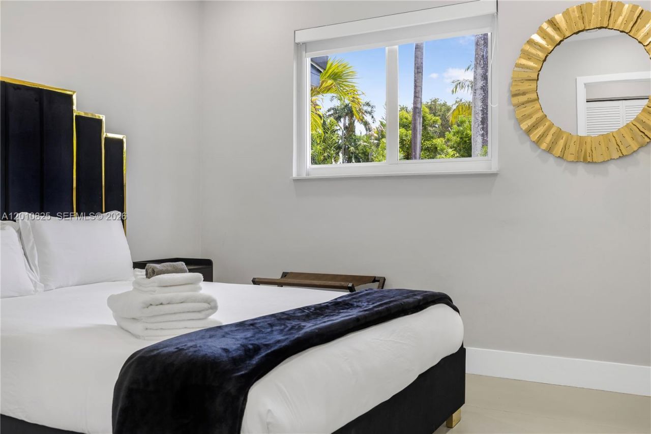 1104 N 13th Ter , Hollywood, FL 33019 Photo