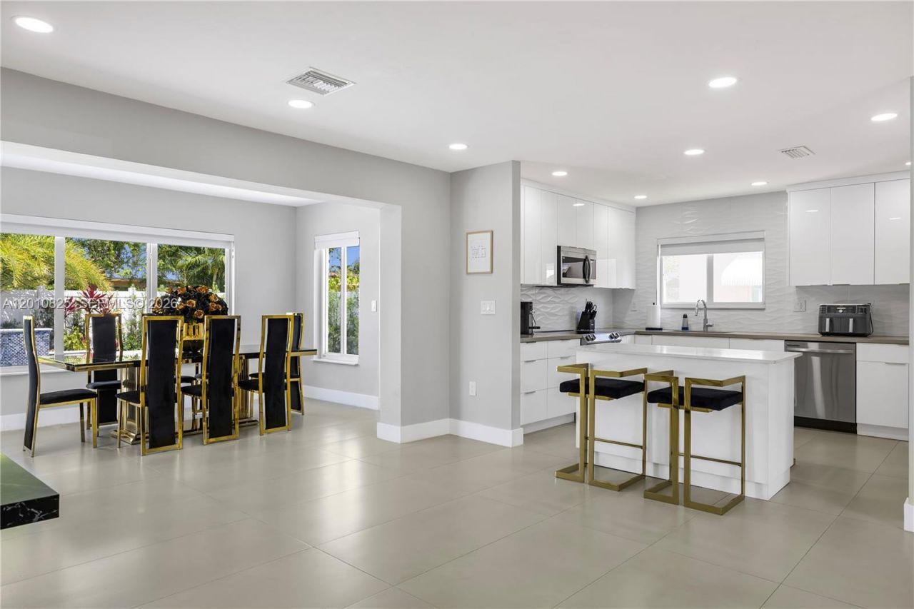 1104 N 13th Ter , Hollywood, FL 33019 Photo