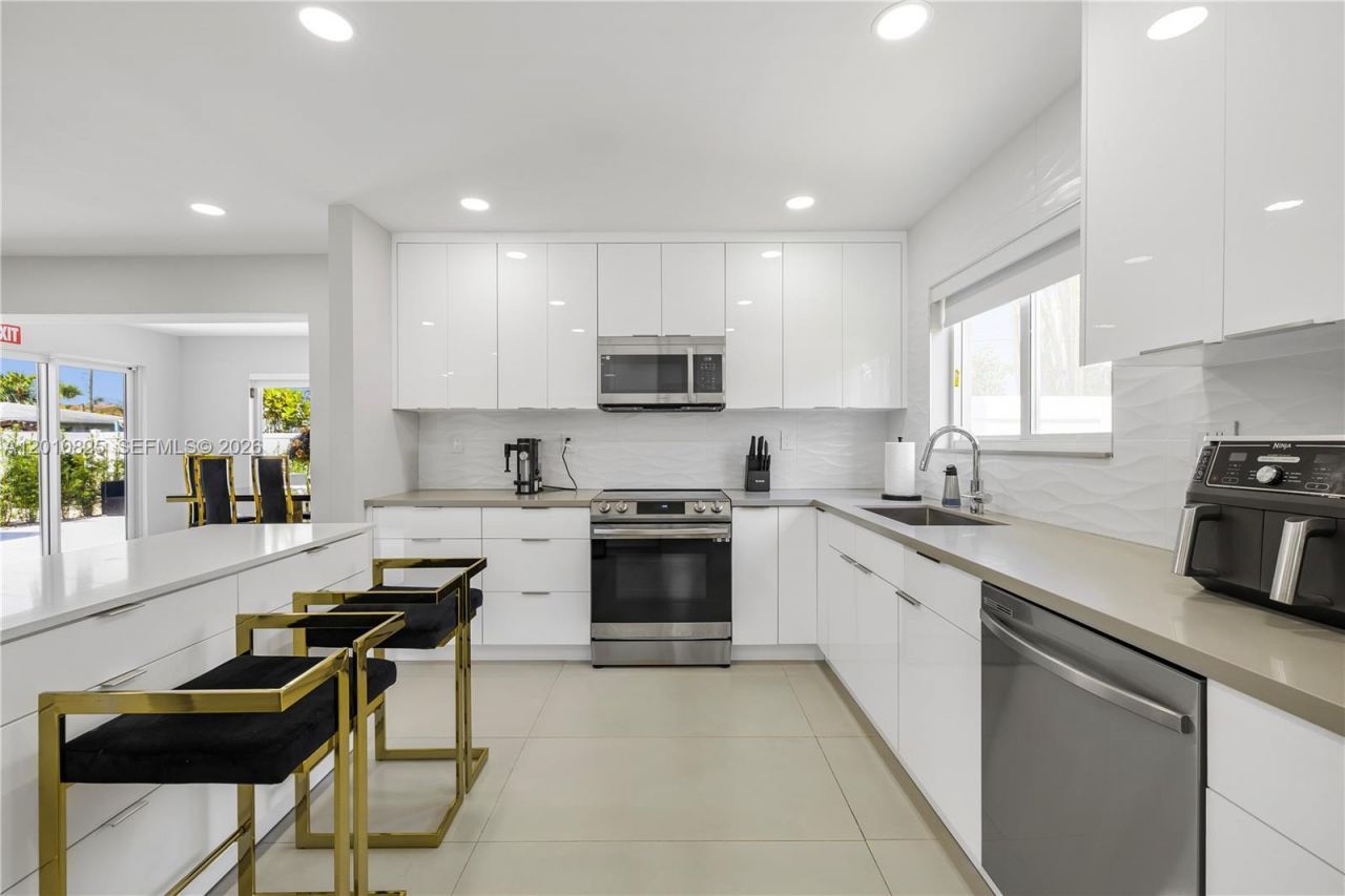 1104 N 13th Ter , Hollywood, FL 33019 Photo