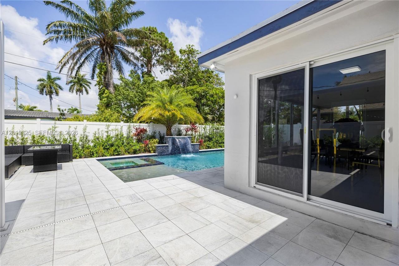 1104 N 13th Ter , Hollywood, FL 33019 Photo