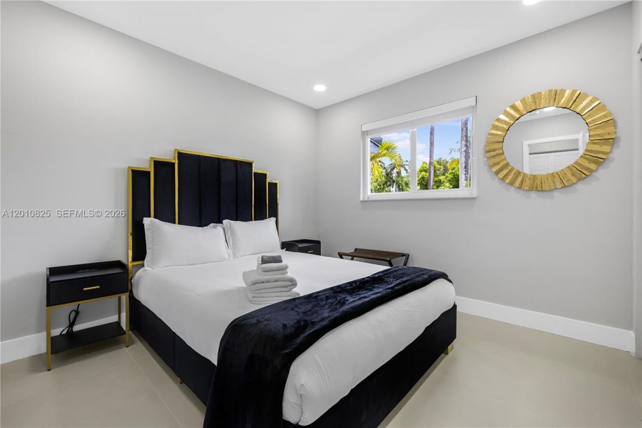 1104 N 13th Ter , Hollywood, FL 33019 Photo