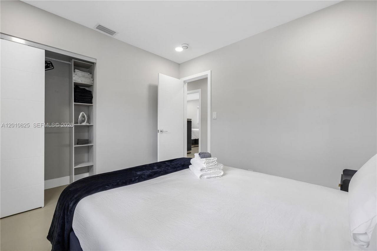 1104 N 13th Ter , Hollywood, FL 33019 Photo