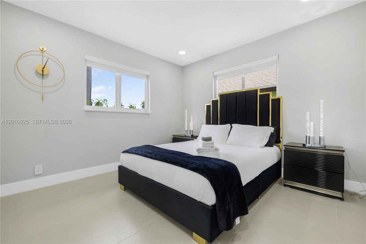 1104 N 13th Ter , Hollywood, FL 33019 Photo